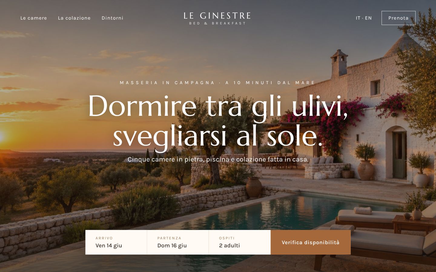 Il sito nuovo dello stesso B&B: la masseria al tramonto a tutto schermo e la barra per verificare la disponibilità